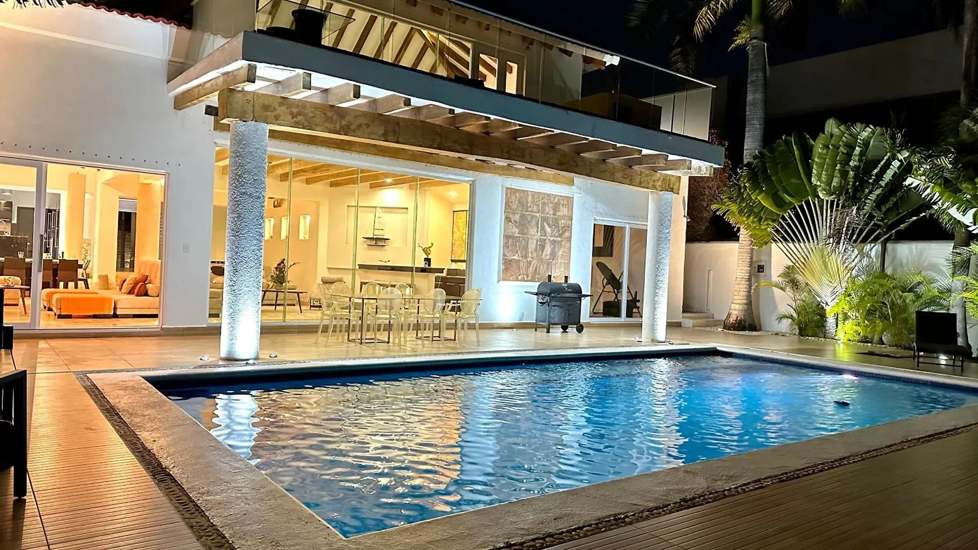 Don Village - 5Br Luxury Waterfront Private Villa By Solmar Rentals location
